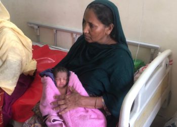 নরসিংদী’র হাসপাতাল থেকে দিন-দুপুরে চুরি হওয়া নবজাতক উদ্ধার