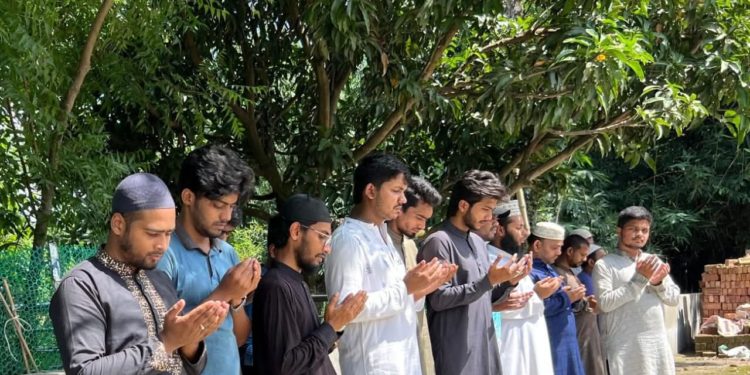 শহীদ আবরার ফাহাদের কবর জিয়ারতের মাধ্যমে কুষ্টিয়া গণতান্ত্রিক ছাত্রসংসদের কার্যক্রম শুরু