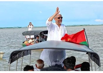 নির্বাচনী প্রচারণায় নেত্রকোণায় লুৎফুজ্জামান বাবর