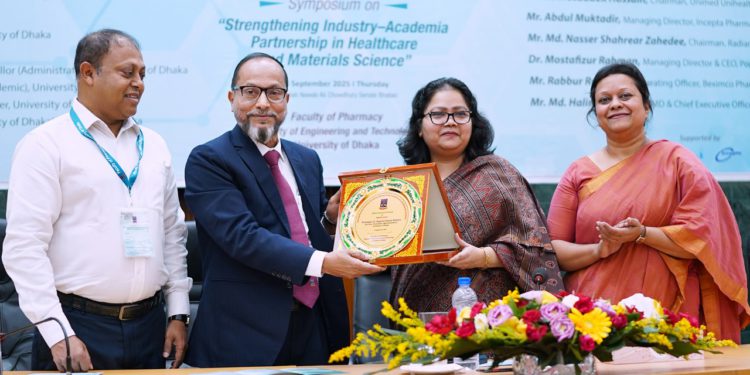 স্বাস্থ্যসেবা ও উপকরণ বিজ্ঞানে ইন্ডাস্ট্রি-অ্যাকাডেমিয়া অংশীদারিত্ব জোরদারকরণ’ শীর্ষক সিম্পোজিয়াম