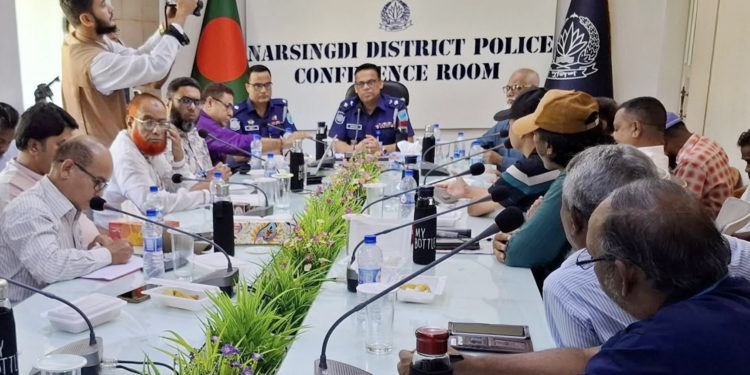 নরসিংদীতে নবাগত পুলিশ সুপারের সাথে স্থানীয় সাংবাদিকদের মতবিনিময়