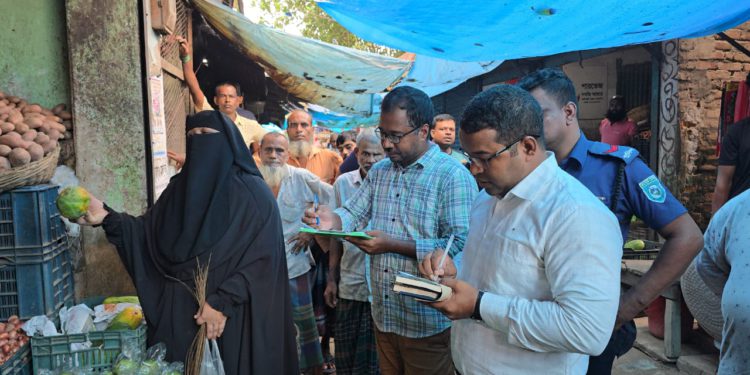 ঠাকুরগাঁওয়ে বাজারে ভ্রাম্যমাণ আদালতের অভিযান, দুই ব্যবসায়ীকে জরিমানা