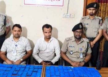 ঠাকুরগাঁওয়ে কুরিয়ারে আসা ২০ হাজার পিস ইয়াবা জব্দ
