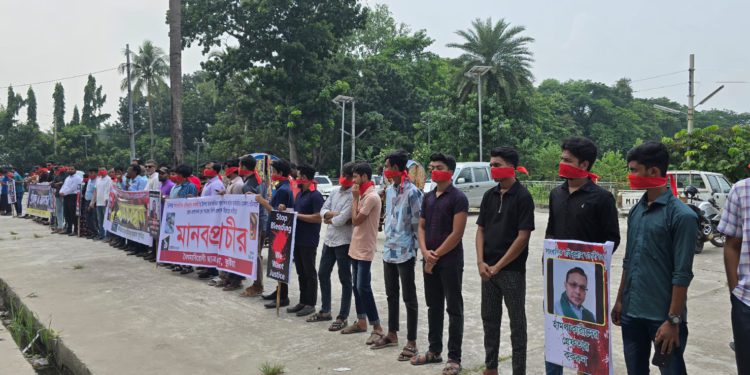 সাংবাদিক কালবীর উপর হামলা ও হত্যার চেষ্টার প্রতিবাদে কুষ্টিয়ায় সাংবাদিকদের মানববন্ধন ও সমাবেশ