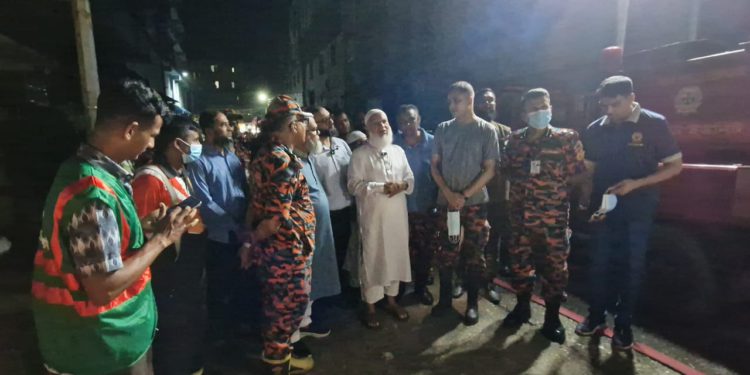 মিরপুরে অগ্নিকান্ড এলাকা পরিদর্শনে আমীরে জামায়াত