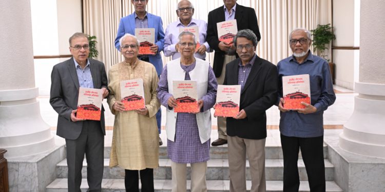 সংস্কার কমিশনের প্রতিবেদন সহজবোধ্য করে জনগণের জন্য উন্মুক্ত করতে প্রধান উপদেষ্টার আহ্বান