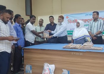 ঠাকুরগাঁওয়ে ১২৫ জুলাই যোদ্ধাকে উচ্চ ফলনশীল সরিষা বীজ বিতরণ