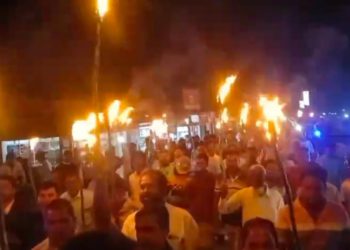 ইঞ্জিনিয়ার গোলাম মোস্তফার সমর্থকদের চতুর্থ দিনের মশাল মিছিলের স্লোগানে “আমলার মনোনয়ন মানিনা”