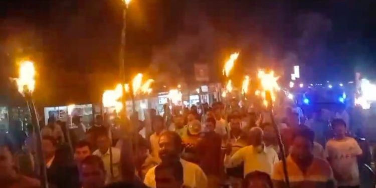 ইঞ্জিনিয়ার গোলাম মোস্তফার সমর্থকদের চতুর্থ দিনের মশাল মিছিলের স্লোগানে “আমলার মনোনয়ন মানিনা”