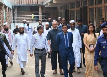 আসন্ন নির্বাচন উপলক্ষে স্বচ্ছ ও নিরপেক্ষ ভোট প্রদানে নাঃগঞ্জ জেলা প্রশাসকের ভোট কেন্দ্র পরিদর্শন ও দিকনির্দেশনা প্রদান