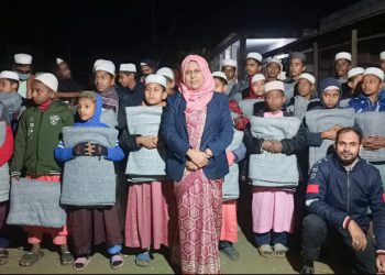 প্রচন্ড শীতের রাতে মাদ্রাসায় কম্বল নিয়ে ছুটে গেলেন নারী  ইউএনও