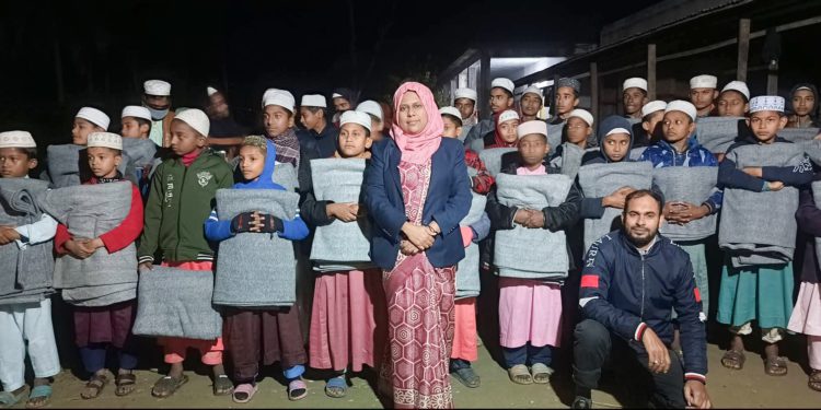 প্রচন্ড শীতের রাতে মাদ্রাসায় কম্বল নিয়ে ছুটে গেলেন নারী  ইউএনও