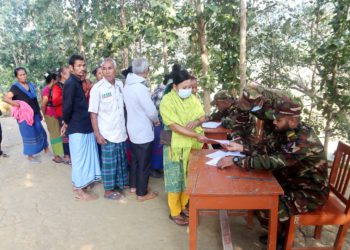 নানিয়ারচর সেনা জোনের উদ্যোগে দুর্গম পাহাড়ী অঞ্চলে বিনামূল্যে চিকিৎসা সেবা ও ঔষধ বিতরণ