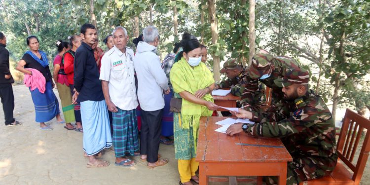 নানিয়ারচর সেনা জোনের উদ্যোগে দুর্গম পাহাড়ী অঞ্চলে বিনামূল্যে চিকিৎসা সেবা ও ঔষধ বিতরণ