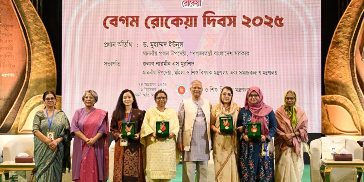 নারীদের সামনে রেখেই আমাদের নতুন বাংলাদেশ গড়ে উঠুক: প্রধান উপদেষ্টা