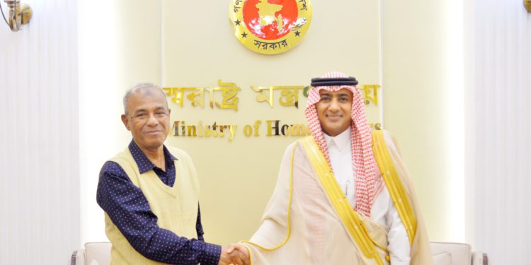 সউদীর দ্বিপাক্ষিক সম্পর্ক আরো জোরদারের আহ্বান স্বরাষ্ট্র উপদেষ্টার