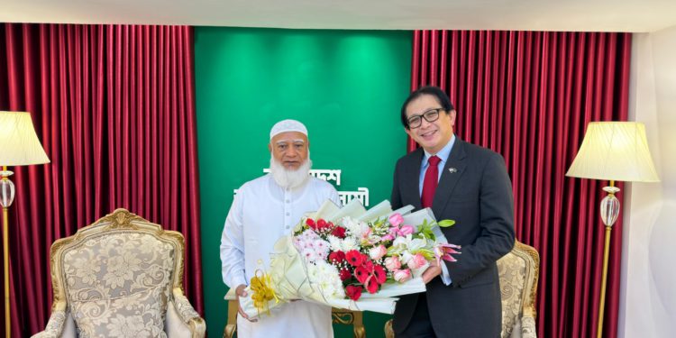 আমীরে জামায়াতের সঙ্গে সিঙ্গাপুর হাইকমিশনের চার্জ দ্য অ্যাফেয়ার্স এর সৌজন্য সাক্ষাৎ