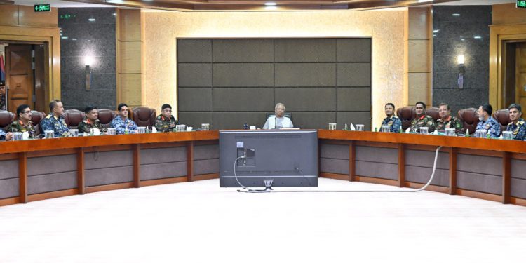 অবাধ, সুষ্ঠু ও গ্রহণযোগ্য নির্বাচন নিশ্চিত করতে সশস্ত্র বাহিনীকে সর্বোচ্চ সতর্কতার নির্দেশ প্রধান উপদেষ্টার