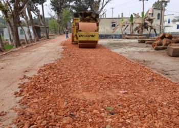 ময়মনসিংহে মহাসড়কে নিম্নমানের উপকরন ব্যবহার দায় নিচ্ছেন না কেউ