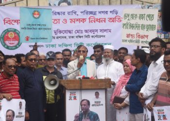 ধলপুরে পরিচ্ছন্নতা অভিযান ও আধুনিক যানবাহন হস্তান্তর