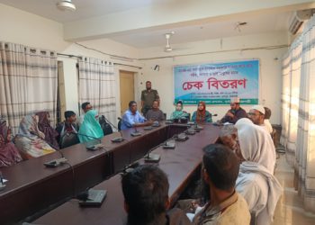 দুর্গাপুরে যাকাতের চেক বিতরণ