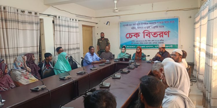 দুর্গাপুরে যাকাতের চেক বিতরণ
