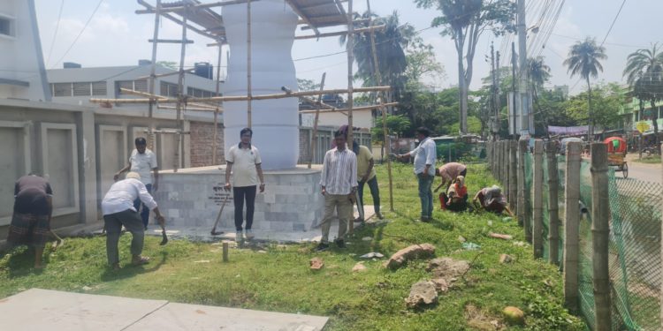 পিরোজপুর সদর উপজেলা চত্বরের ভিতরে ও বাহিরে পরিচ্ছন্নতা ও সৌন্দর্যবর্ধন কার্যক্রম