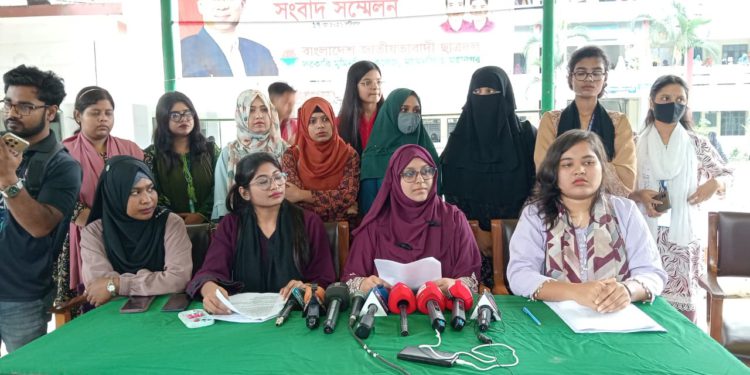 গুপ্ত রাজনীতির প্রতিবাদে ও বিচার চেয়ে ময়মনসিংহ মুমিনুন্নিসা সরকারি মহিলা কলেজে ছাত্রদলের সংবাদ সম্মেলন