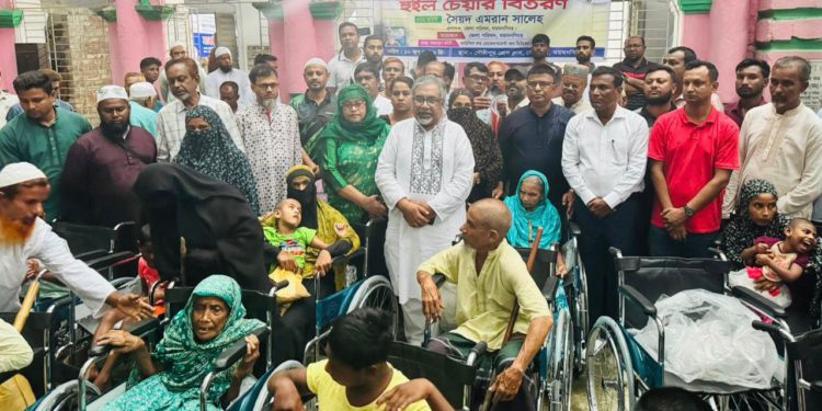 ময়মনসিংহের গৌরীপুরে প্রতিবন্ধীদের মাঝে হুইলচেয়ার বিতরণ