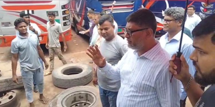 ময়মনসিংহ সিটি কর্পোরেশনের মাসকান্দা আন্ত:জেলা বাস টার্মিনালে অবৈধ স্থাপনা উচ্ছেদ অভিযান