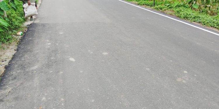 রাস্তার কাজের মানে সন্তোস স্থানীয়দের