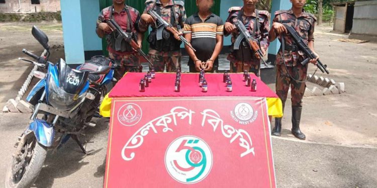চাঁপাইনবাবগঞ্জ সীমান্তে ৫৯ বিজিবি’র অভিযানে ০১ জন আসামীসহ নেশাজাতীয় সিরাপসহ ০১টি মোটর সাইকেল আটক