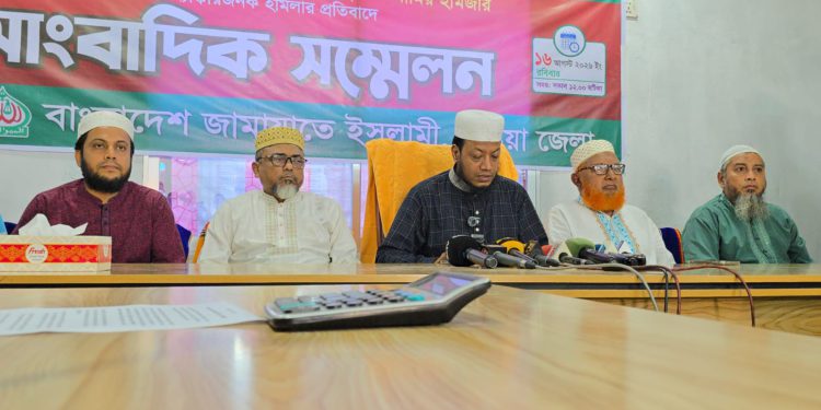 কুষ্টিয়ায় এমপি মুফতি আমির হামজার গাড়িবহরে হামলা