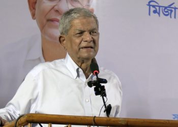‘রাজনীতি মানুষকে দূরে ঠেলে দেয়, বিভেদ তৈরি করে’
