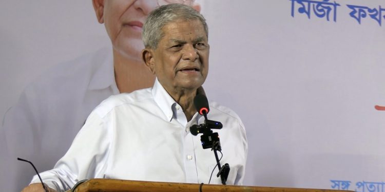 ‘রাজনীতি মানুষকে দূরে ঠেলে দেয়, বিভেদ তৈরি করে’