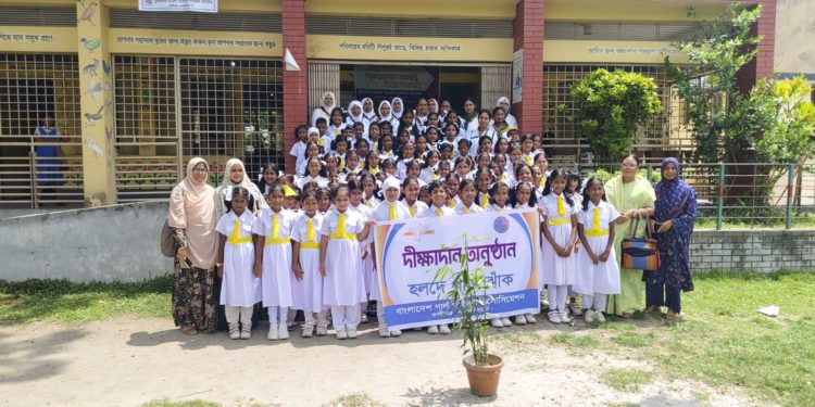 কালীগঞ্জে গার্ল গাইডসের দীক্ষা ও ব্যাজ পরীক্ষা অনুষ্ঠিত