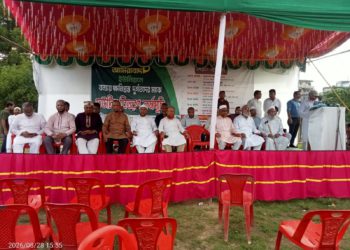লোহাগাড়ায় বন্যার্তদের পুনর্বাসনে ঢেউটিন বিতরণ