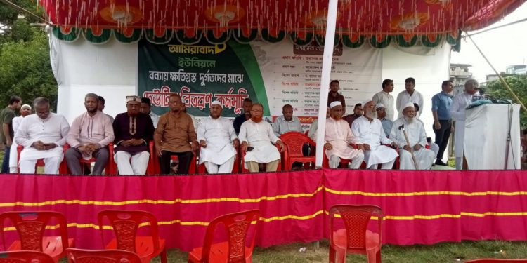 লোহাগাড়ায় বন্যার্তদের পুনর্বাসনে ঢেউটিন বিতরণ