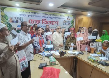 ময়মনসিংহ জেলা পরিষদের ২৬ লাখ টাকার চেক বিতরণ
