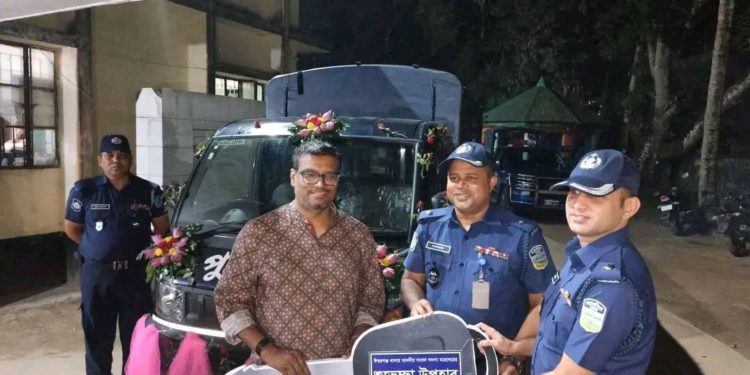 ময়মনসিংহে আইনশৃখলার উন্নয়নে থানায় পিকআপ দিলেন সংসদ সদস্য