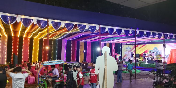 রায়পুরা ম্যারাথনকে ঘিরে বর্ণিল সাজে সেজেছে রায়পুরা